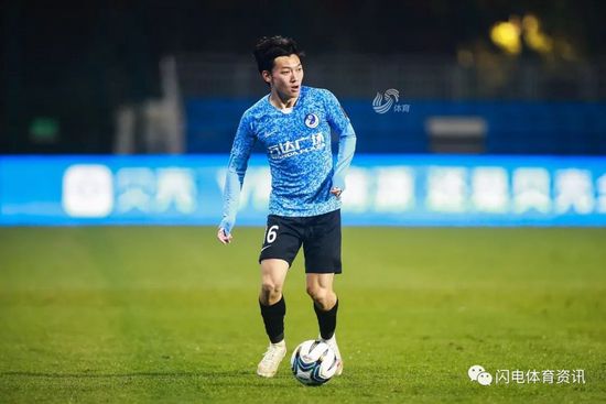 在3-2击败阿斯顿维拉之后，曼联目前排在英超积分榜的第六位。